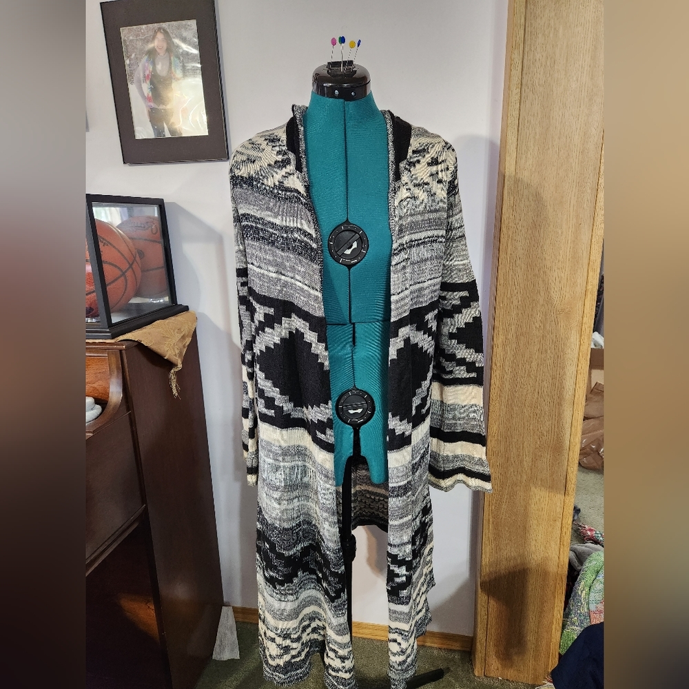 Mudd long sweater EUC size medium